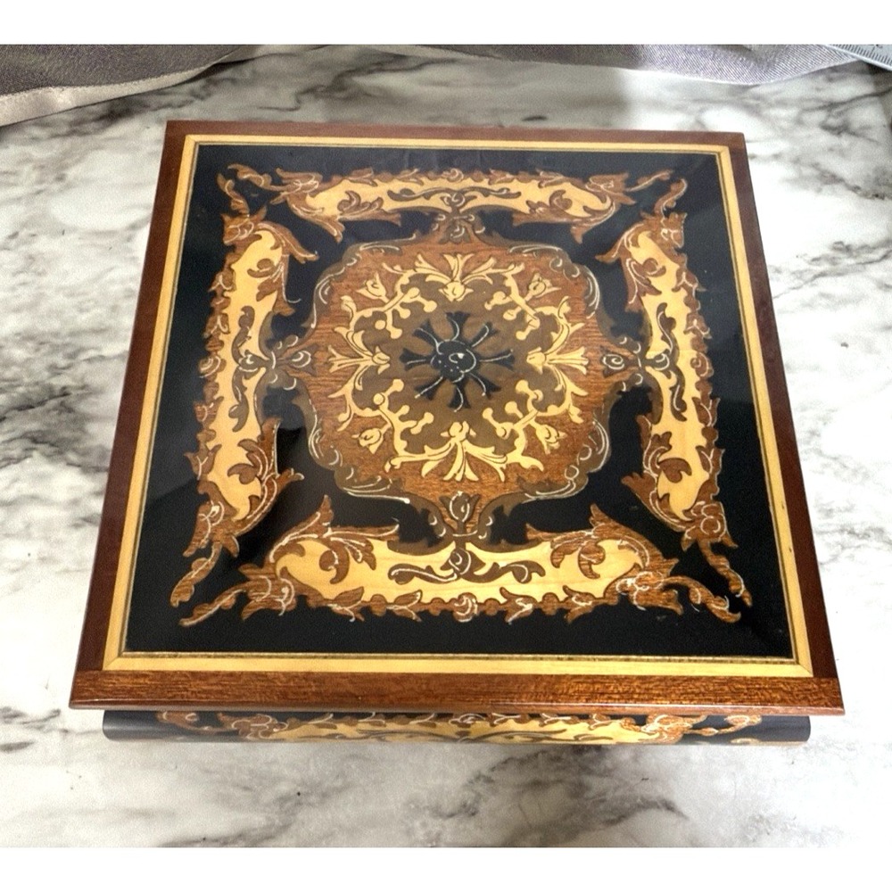 Simo Swiss Music Box Made in Italy – Plays VTG 6 x 6 x 2.5 (A3153)